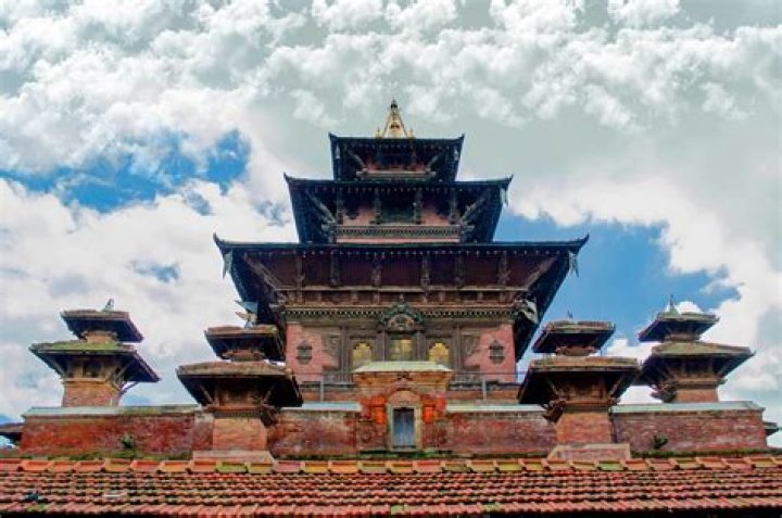 Discover the Enchanting Beauty of Pathivara Temple Architecture