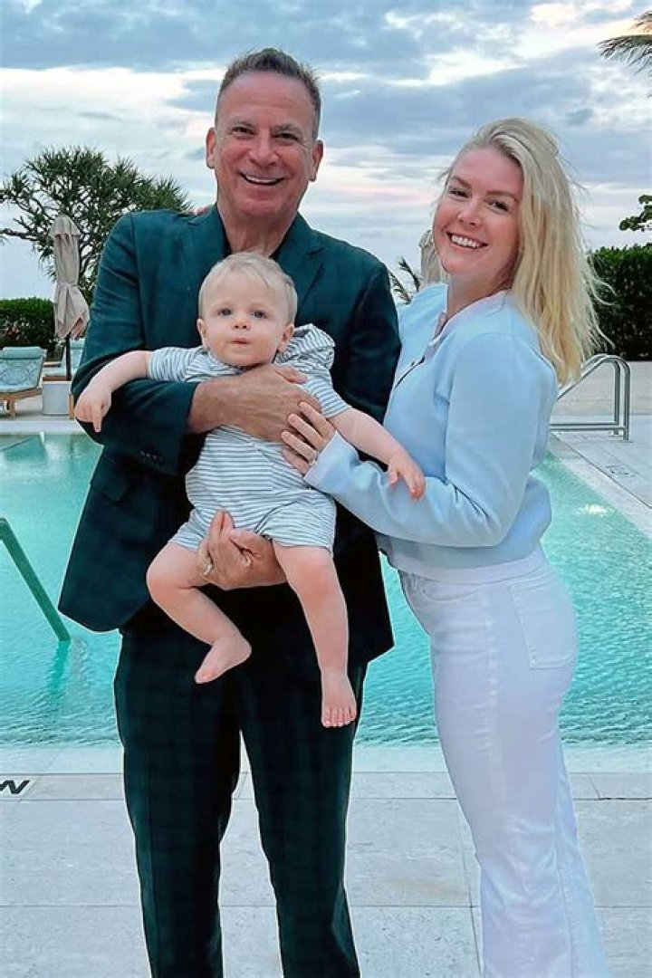 How Many Children Does Caroline Leavitt Have? A Comprehensive Guide