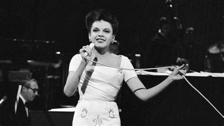 Judy Garland Height: Unveiling the Truth Behind the Iconic Star&rsquo;s Stature