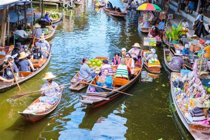 Moo.deng: Exploring the Charm of Thailand's Iconic Floating Markets